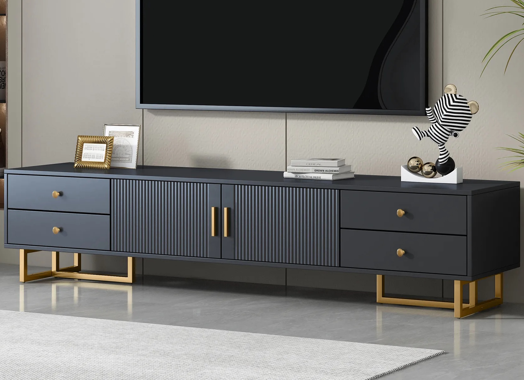 Полки в интерьере: разновидности и назначение